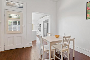Bright 3-Bed Home Near Melbournes CBD
